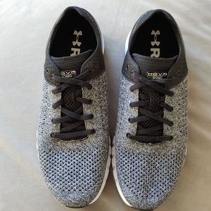 Under Armour 8.5 Hovr Sonic runners black white